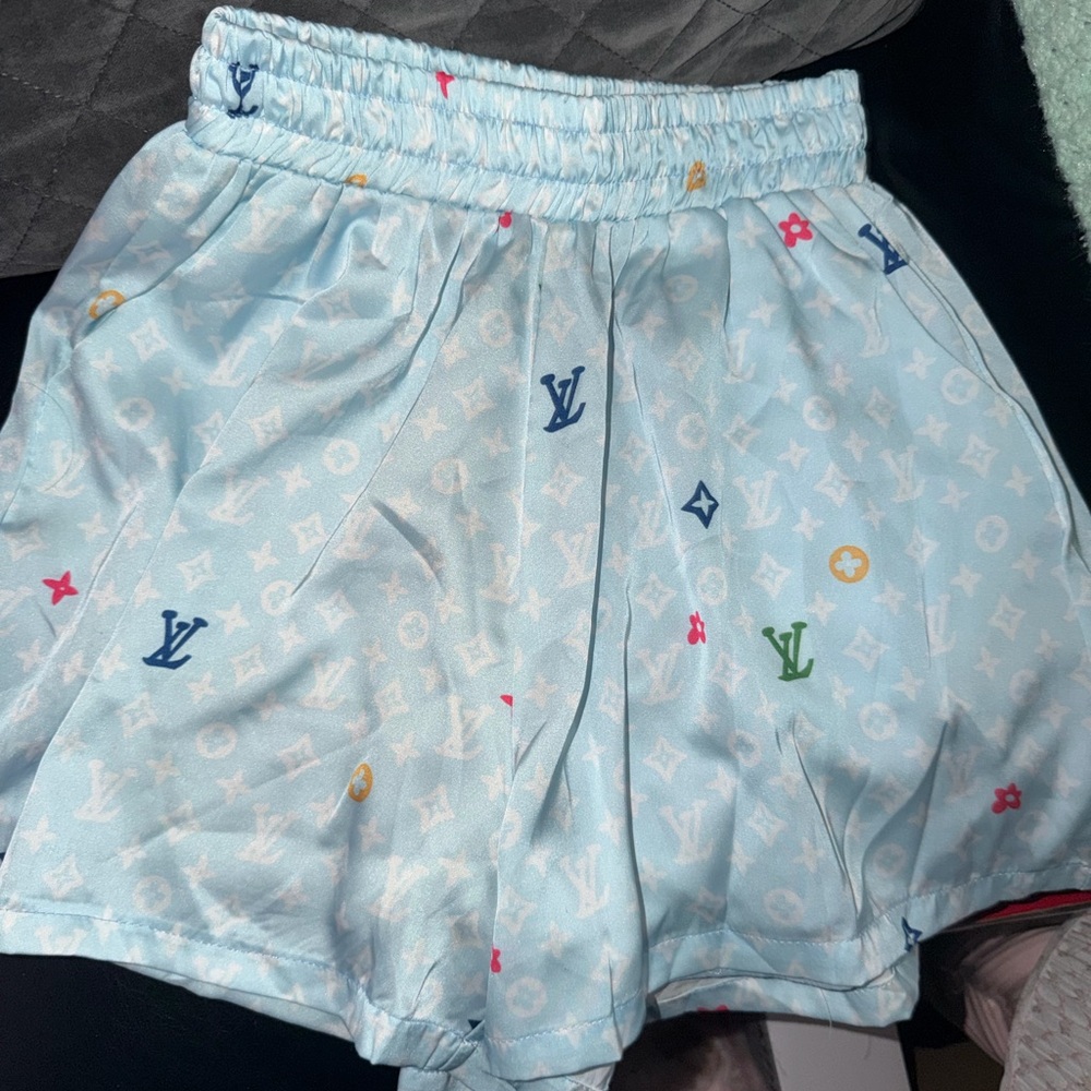 Multi-Colored Patterned Women's Shorts - image 1